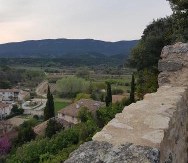 Cabrieres-dʼAigues House | Chambre d'hôte Geiko