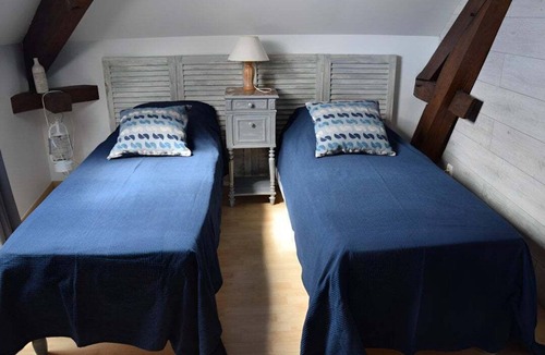 Arceau Bed & Breakfast | Chambre d'hôtes Arcelot - "Cassis" room