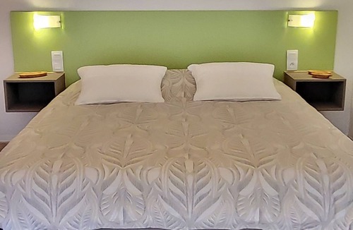 Beaufort Bed & Breakfast | Chambre D'hôtes, La Maison Millésime, Chambre L'olivier, Salle de Douche Privée