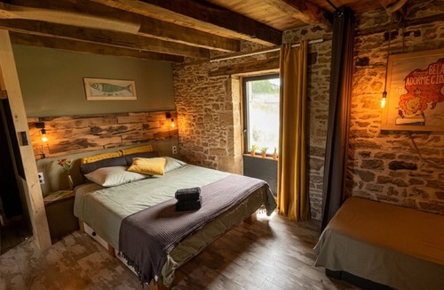 Saint-Cernin-de-Larche Bed & Breakfast | Chambre D'hôtes Familiale sur le Causse Corrézien. Calme Assuré. Tarif Pour 2