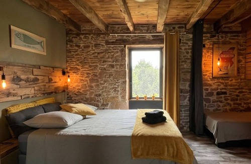 Saint-Cernin-de-Larche Bed & Breakfast | Chambre D'hôtes Familiale sur le Causse Corrézien. Calme Assuré. Tarif Pour 2