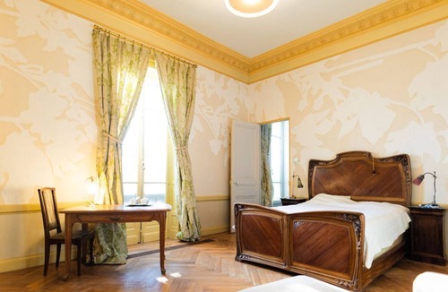 Irigny Bed & Breakfast | Chambre D'hote Dans une Villa 1900, une Immersion Dans la Culture Française. 3