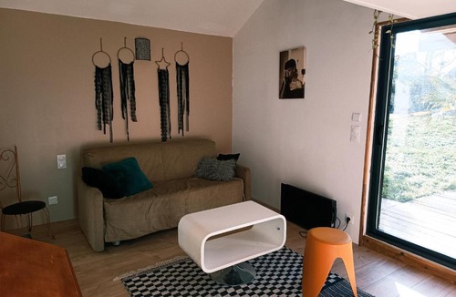 Savins House | Chambre D'Hotes Climatisée - La Parenthèse Savins
