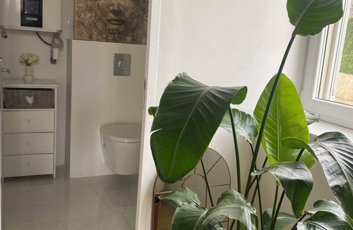 Saint-Genis-Laval Bed & Breakfast | Chambre Dans Maison Chaleureuse