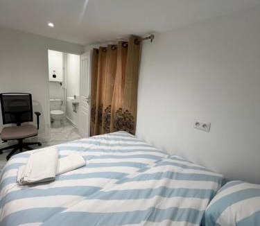 Ormesson-sur-Marne House | Chambre dans un appartement