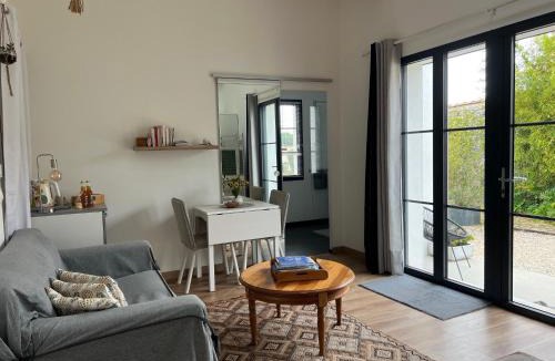 Bourcefranc-le-Chapus Bed & Breakfast | Chambre De Lucie