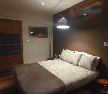 Charlier - Valvert House | Chambre double accueillante avec douche privative