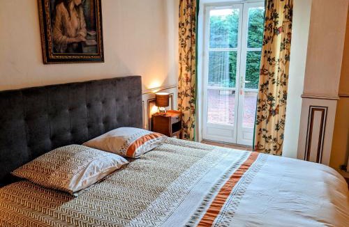 Salles-Arbuissonnas-en-Beaujolais House | Chambre du Champrenard