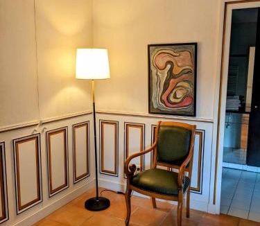 Salles-Arbuissonnas-en-Beaujolais House | Chambre du Champrenard