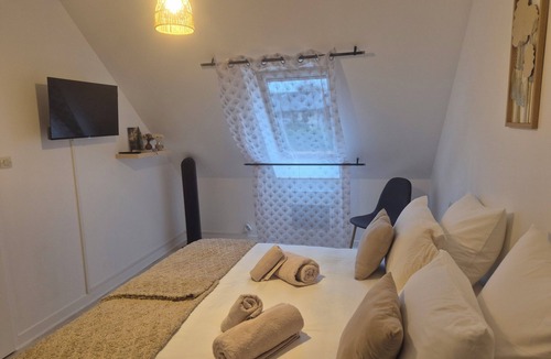 Le Cloitre-Saint-Thegonnec Bed & Breakfast | Chambres d'hôtes"Chez Ninie" au pied des Monts d'Arrée. (2 chambres,4 personnes)