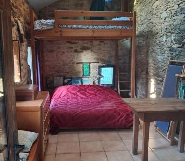 Saint-Mathieu House | Chambre insolite