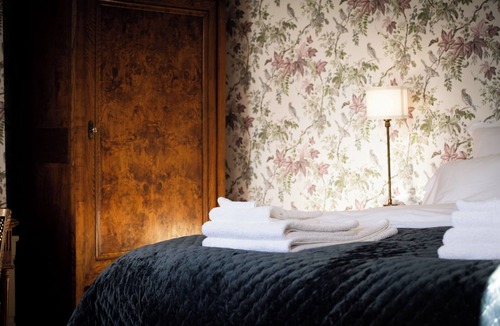Sanxay Bed & Breakfast | Chambre Sansonnet, exceptional view and privileged access to Domaine de la Briouse