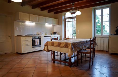 Rouffignac House | chambre spacieuse dans maison bourgeoise