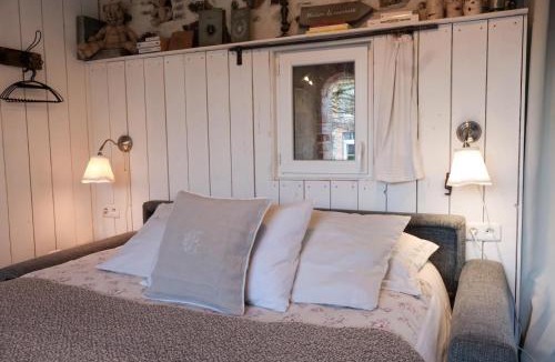 Cholet Apartment | Chambre studio au Bord de la Piscine chauffée et privée pour vous le soir !