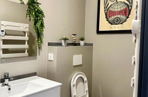 Sablet Apartment | Chambre style hôtel