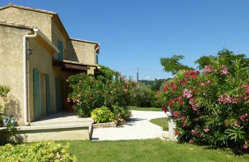 Buisson Bed & Breakfast | CHAMBRES D'HÔTES CLIMATISÉES avec CUISINE d'ÉTÉ "VILLA GOUR du PEYROL"