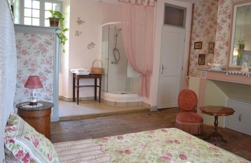 La Courade Bed & Breakfast | Chambres d'hôtes La Cure du Maine Charles