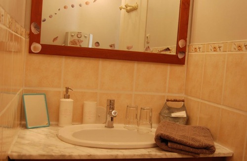 Vignonet House | Chambres Peyroutas