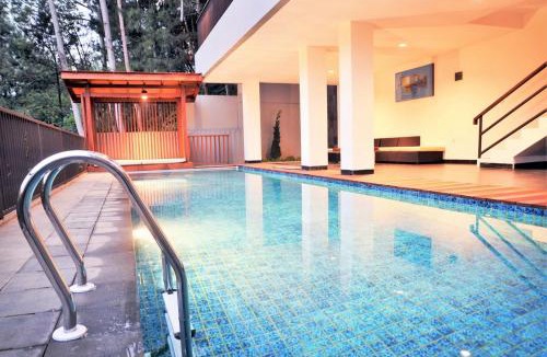 Bandung Villa | Chamomile Hill View Villa 6 Bedrooms With a Private Swimming Pool and a Movie Room