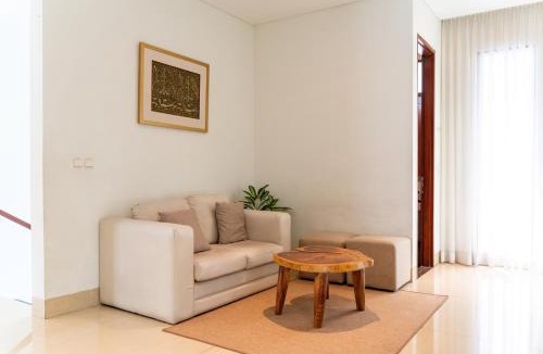 Bandung Villa | Chamomile Hill View Villa 6 Bedrooms With a Private Swimming Pool and a Movie Room