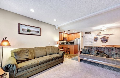 Mammoth Lakes Condo | Chamonix 33: Close to Canyon Lodge