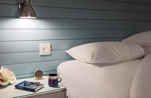 New Shoreham Hotel | Champlin's Marina & Resort