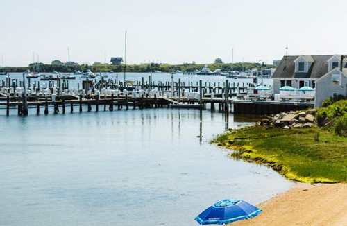 New Shoreham Hotel | Champlin's Marina & Resort