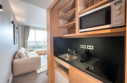 Faubourg-du-Roule Apartment | Champs-Élysées studio with balcony & AC