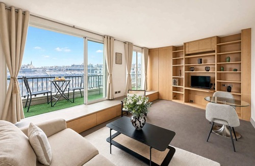 Faubourg-du-Roule Apartment | Champs-Élysées studio with balcony & AC