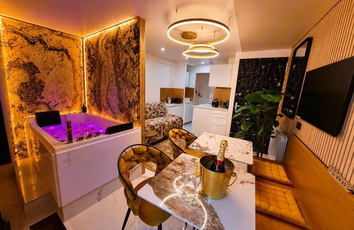 8th Arrondissement Apartment | Champs‑Elysées Loveroom & Spa