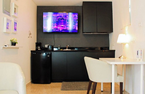 Quinto Apartment | Chandelier 101