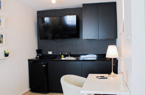 Ponce Centro Apartment | Chandelier 301