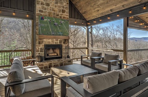 Mineral Bluff Cabin | Changes In Altitude - Mountain Luxury | 4 Master Suites | Panoramic Views