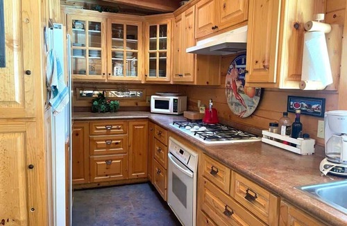 Strawberry House | Changes in Altitude – Spacious Family Cabin Near Pinecrest Lake & Dodge Ridge