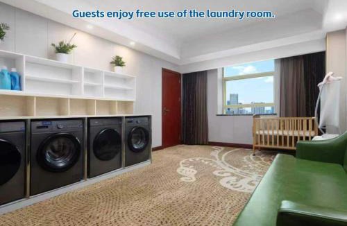 Fu Rong Hotel | Changsha Days Hotel & Suites China Town, Nearby Train Station,Wuyi Square