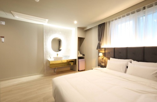 Changwon Hotel | Changwon Denvasta Hotel Myeongseo Branch