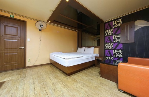 Jinhae-daero Hotel | Changwon Jinhae King