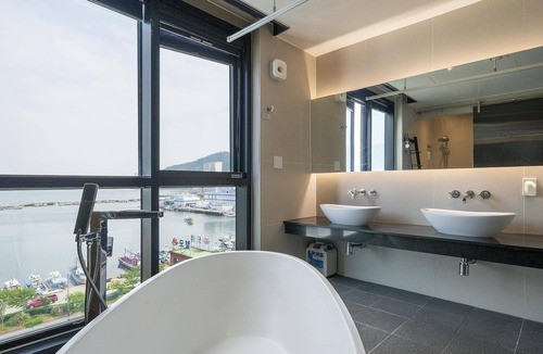 Jinhae Hotel | Changwon Jinhae Lewis Hotel