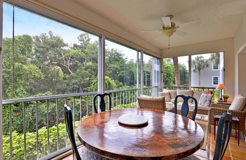 Pelican Bay House | Chanteclair Maisonet in Pelican Bay