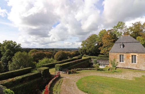 Rabodanges Cottage | Chaplain's House: Charm in Swiss Normandy, Pets Allowed