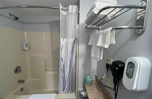Chaplin Hotel | Chaplin Inn & Suites