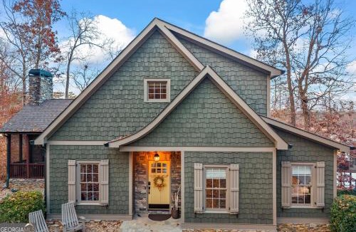 Martin House | Chapman Cottage -Lakefront, Deep Water Dock-Party Deck, Paddleboard, Grills, Game Room, Pool table, Fireplace