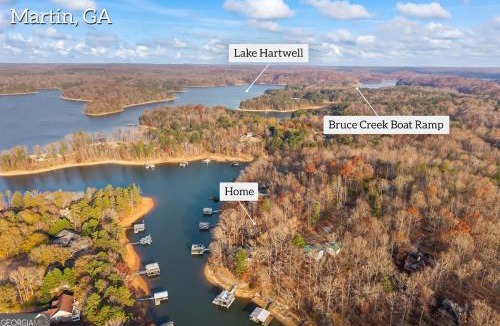 Martin House | Chapman Cottage -Lakefront, Deep Water Dock-Party Deck, Paddleboard, Grills, Game Room, Pool table, Fireplace