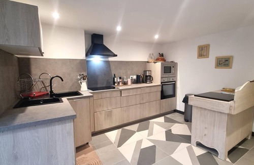 Saint-Julien-Molin-Molette Cottage | Charming Cottage with Jacuzzi and Wifi Included