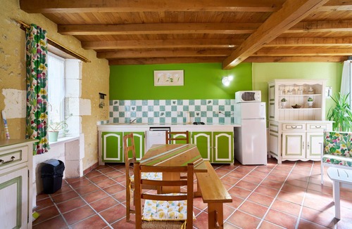 Saint-Sulpice-de-Roumagnac House | Charming Gîte "L'Atelier": Your Périgord Retreat with Shared Pool, Private Terrace & Wi-Fi