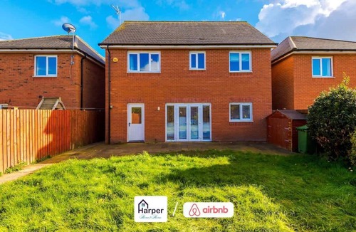 Chester House | Charming 4BR Chester Sleeps 10 | Contractor Stays