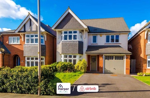 Chester House | Charming 4BR Chester Sleeps 10 | Contractor Stays