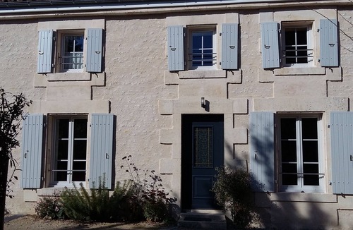 Le Vanneau-Irleau Cottage | Character cottage for 6 people on the edge of the water in the Marais Poitevin