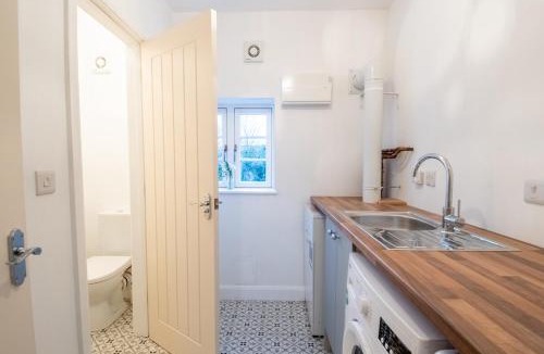 Ellastone House | Character Cottage Nr Peak District and Alton Towers