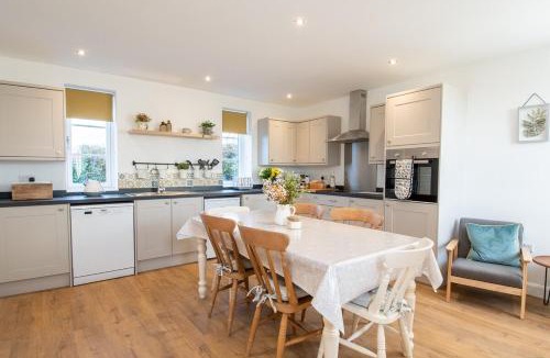 Ellastone House | Character Cottage Nr Peak District and Alton Towers
